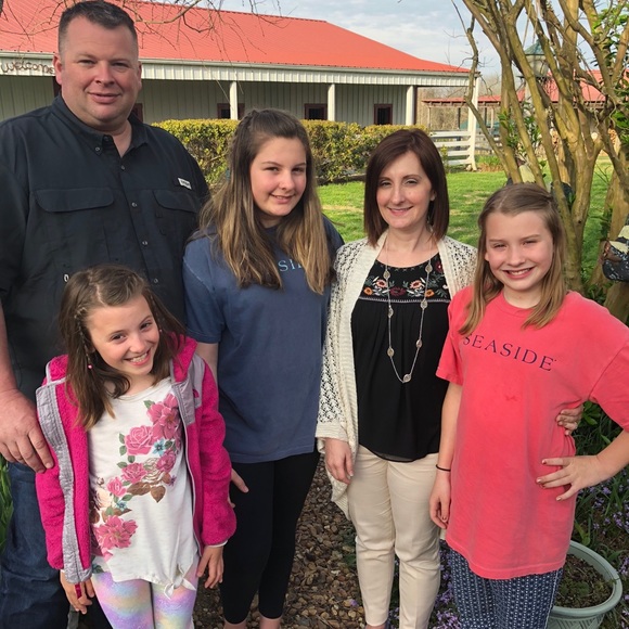 Hello everyone!  Glad you stopped by my closet🌟❤️ - Picture 4 of 7